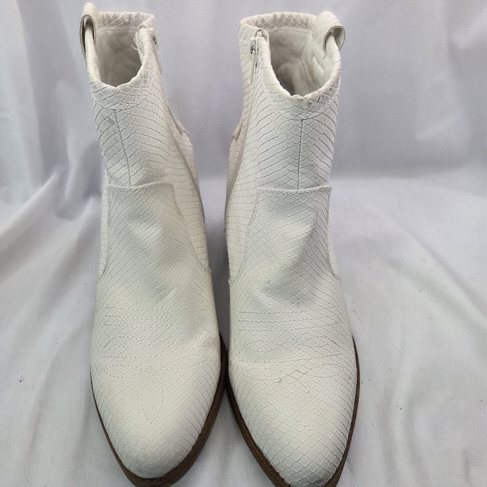 Dirty Laundry‎ White Textured Ankle Booties